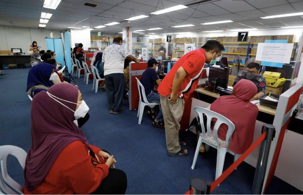 雪2移民局下月起全面线上办理国际护照  总监：预计提高发放量