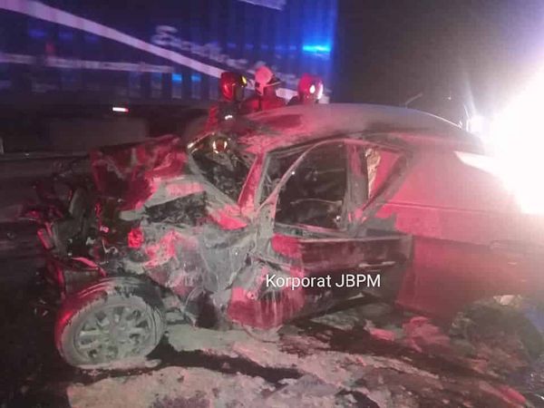 轿车追撞罗里 妇女及三兄弟丧命