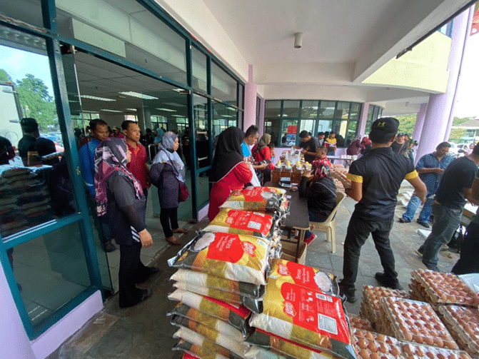 Penduduk hargai jualan murah Kerajaan Negeri, bantu jimat belanja dapur