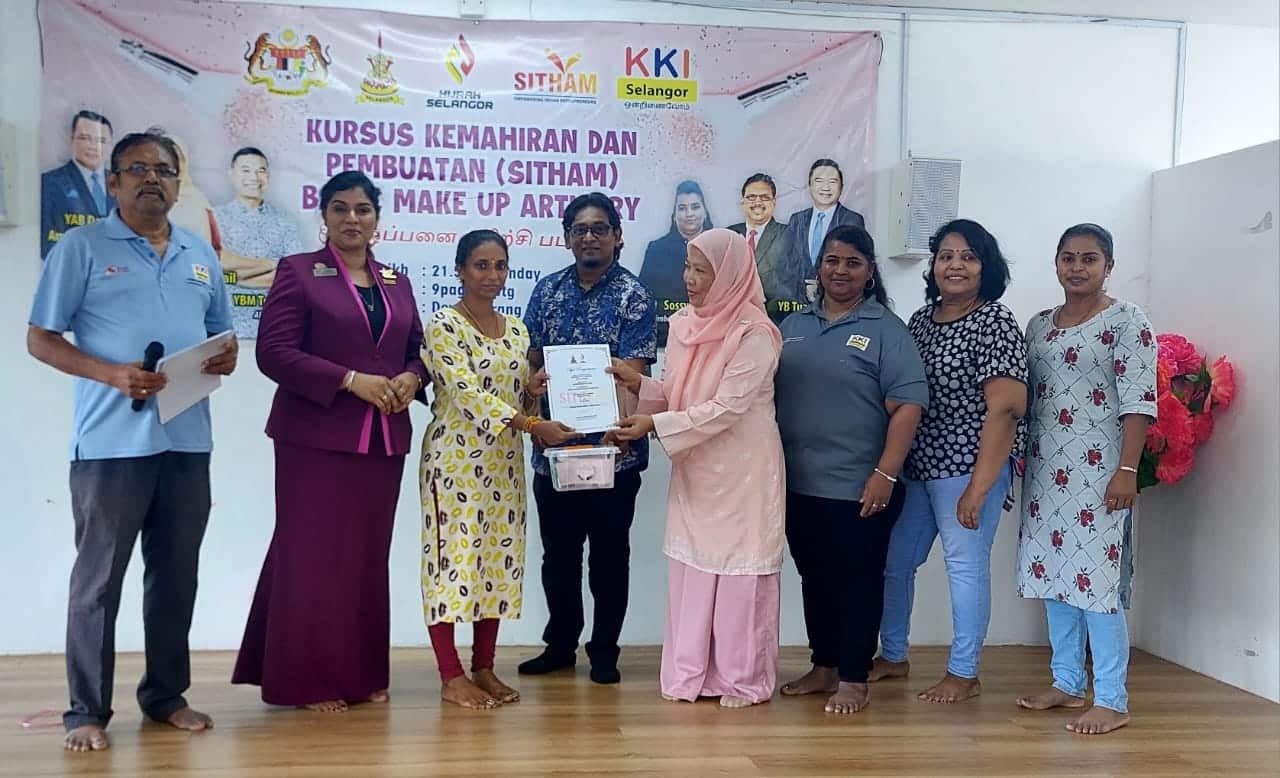 சித்தம் ஏற்பாட்டில் தெராத்தாய் தொகுதியில் நடைபெற்ற முக ஒப்பனைப் பயிற்சியில் 30 பேர் பங்கேற்பு