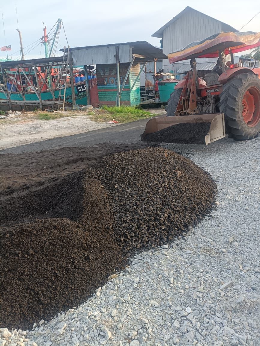 黄瑞林拨款助镇龙宫 重铺周遭空地与路段