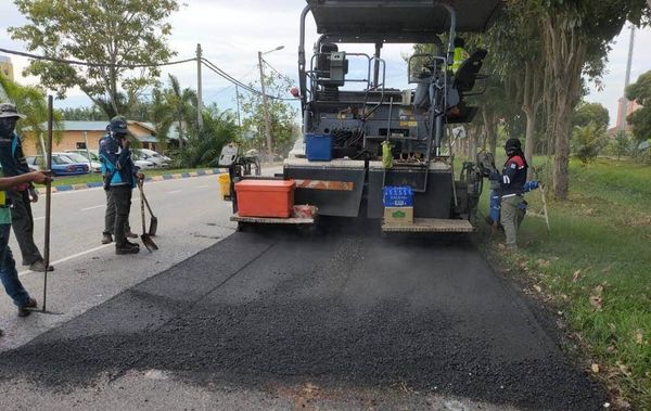 புகார் கிடைத்த 24 மணி நேரத்தில் பெட்டாலிங், கிள்ளானில் சாலைகளை இன்ப்ராசெல் சீரமைத்தது