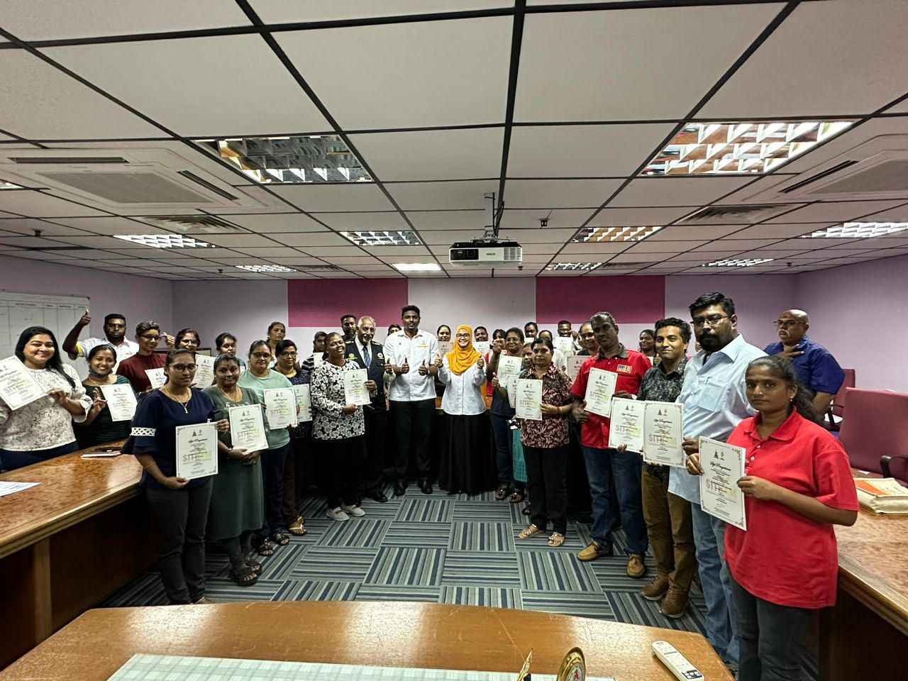 “சித்தம்“ ஏற்பாட்டிலான உணவு கையாளும் பயிற்சியில் 50 பேர் பங்கேற்பு- இலவசமாக டைபாய்டு தடுப்பூசியும் பெற்றனர்