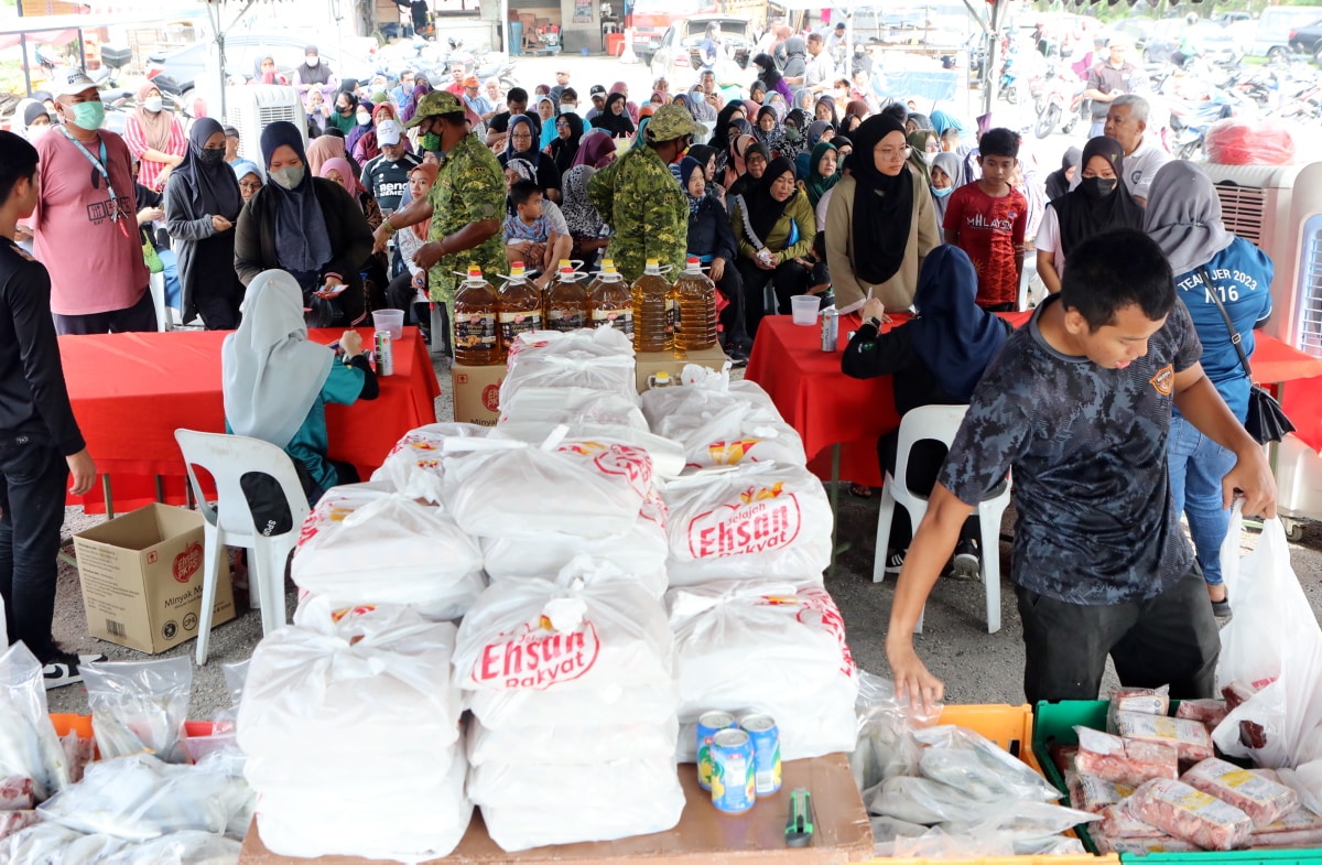 Jualan murah DUN Sungai Tua buka awal, 300 pengunjung beratur sejak 8.45 pagi