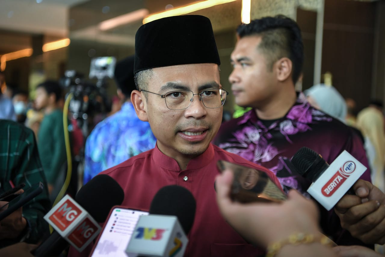 Fahmi’s pol-sec lodges report against Papagomo for slander