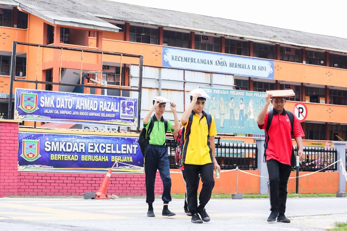 Menteri: Tiada had masa, pelajar boleh pakai baju sukan ke sekolah  