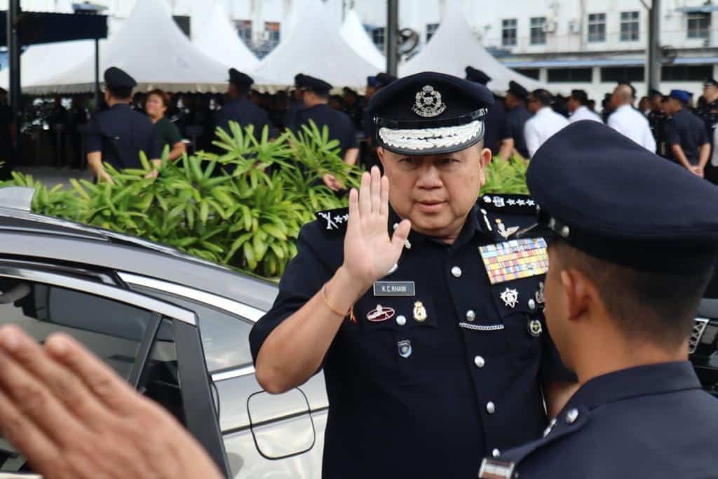 槟城数二手车店被泼硫酸红漆 警方已捕5男子助查