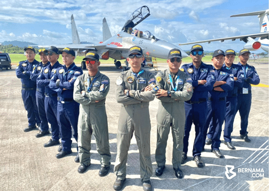 Juruterbang TUDM serba boleh, tampil percikan api dalam pertunjukan udara