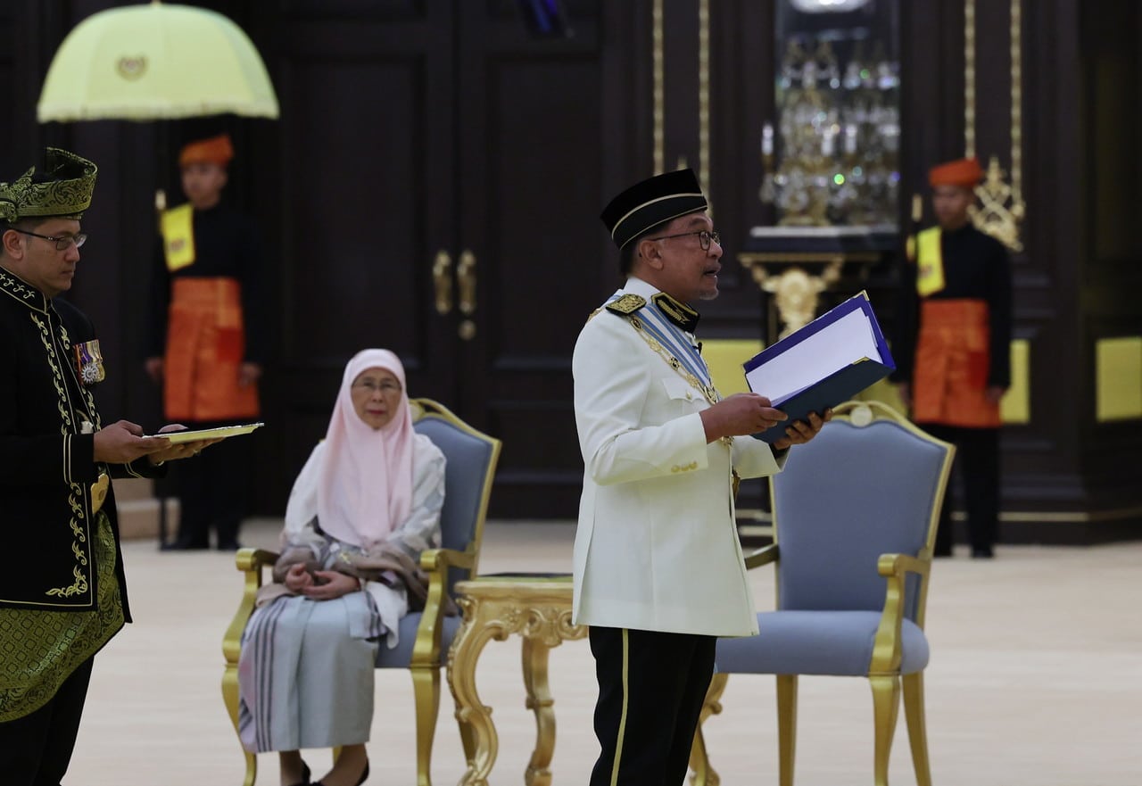 PM: Kerajaan tidak benarkan sistem beraja diperolok atas nama kebebasan