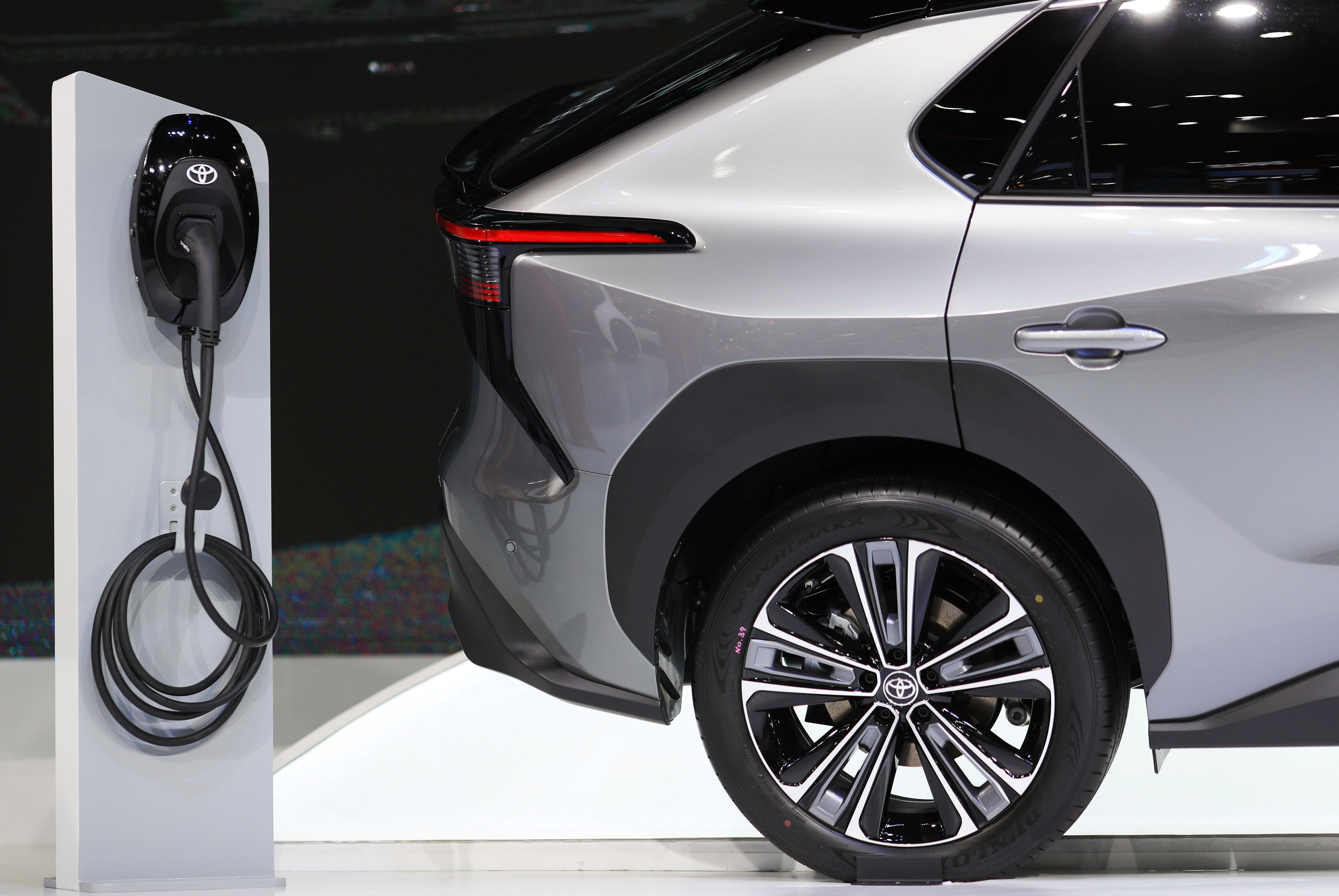 Toyota to launch updated Century luxury car by year-end