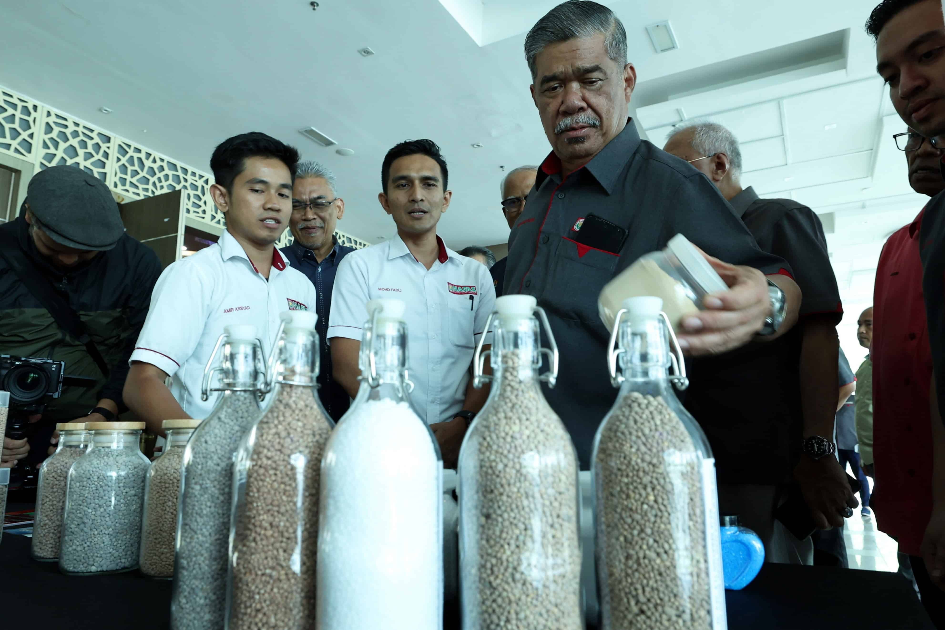 末沙布访意匈促进农业合作