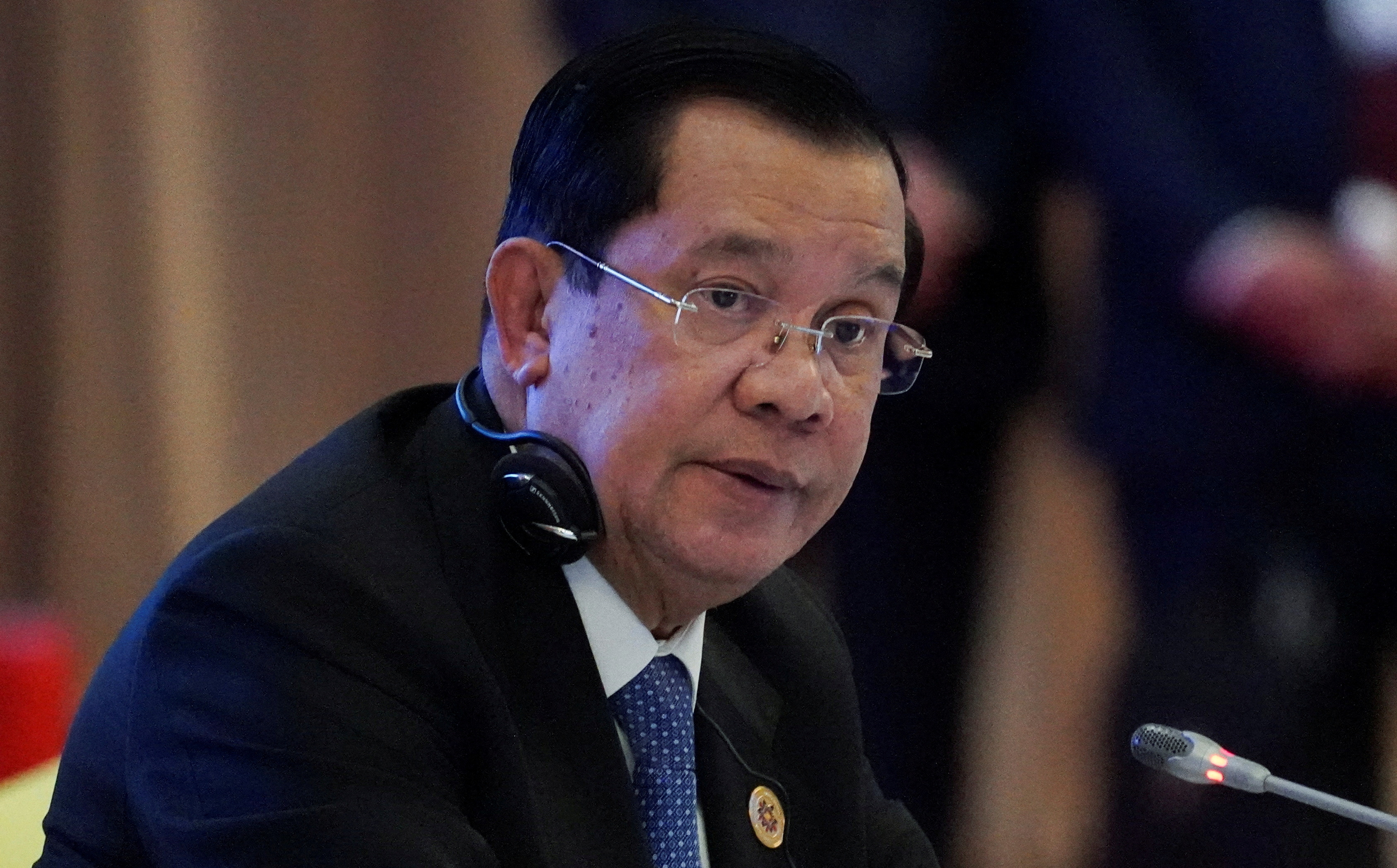 Cambodia to bar politicians who don't vote from running in election