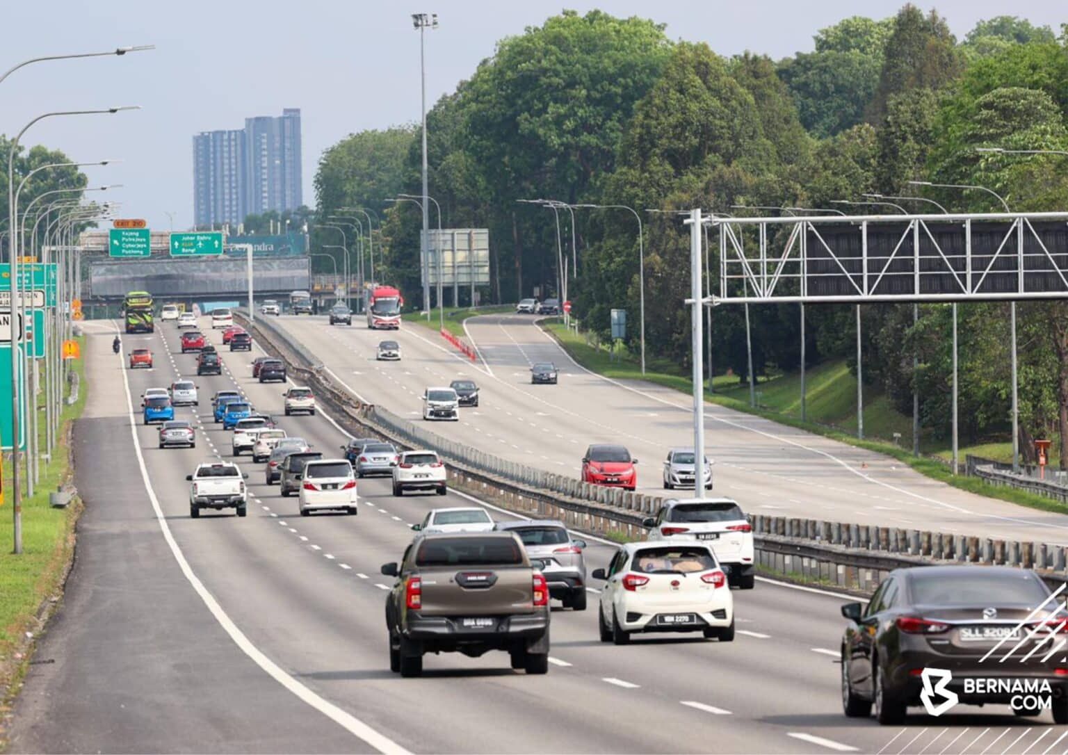 பிரதான நெடுஞ்சாலைகளில் போக்குவரத்து நெரிசல்