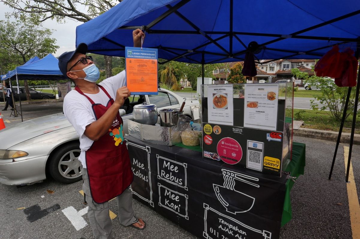 கோலாலம்பூரில் வர்த்தகத்தை அந்நியர்களிடம் ஒப்படைக்கும் வணிகர்களின் லைசென்ஸ் பறிமுதல்- பிரதமர் எச்சரிக்கை