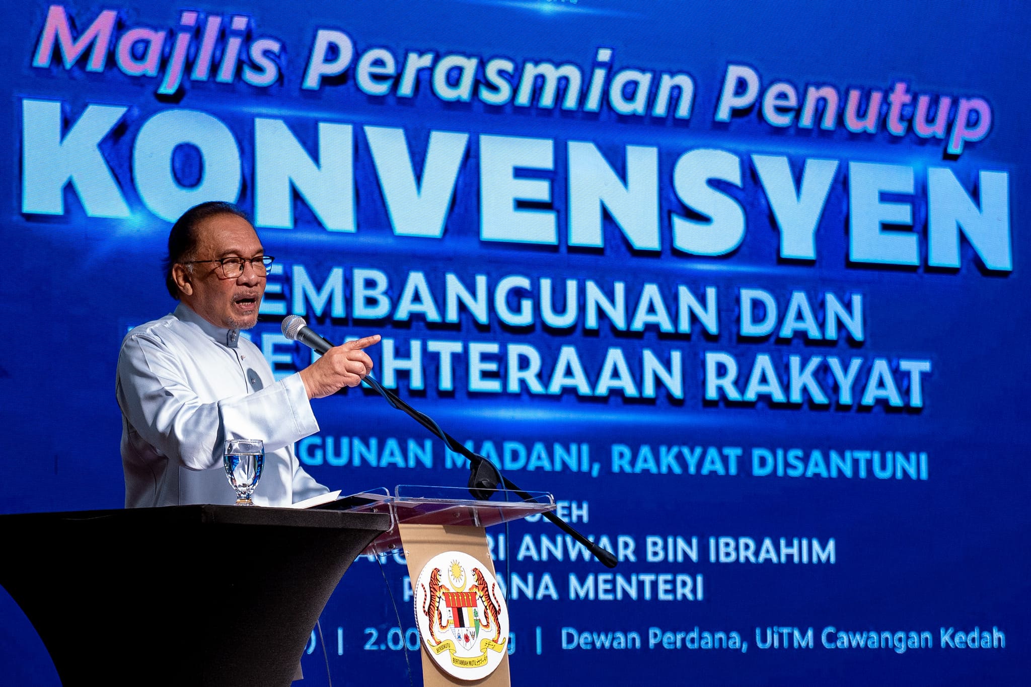 PM Anwar: Govt will strengthen district office administration