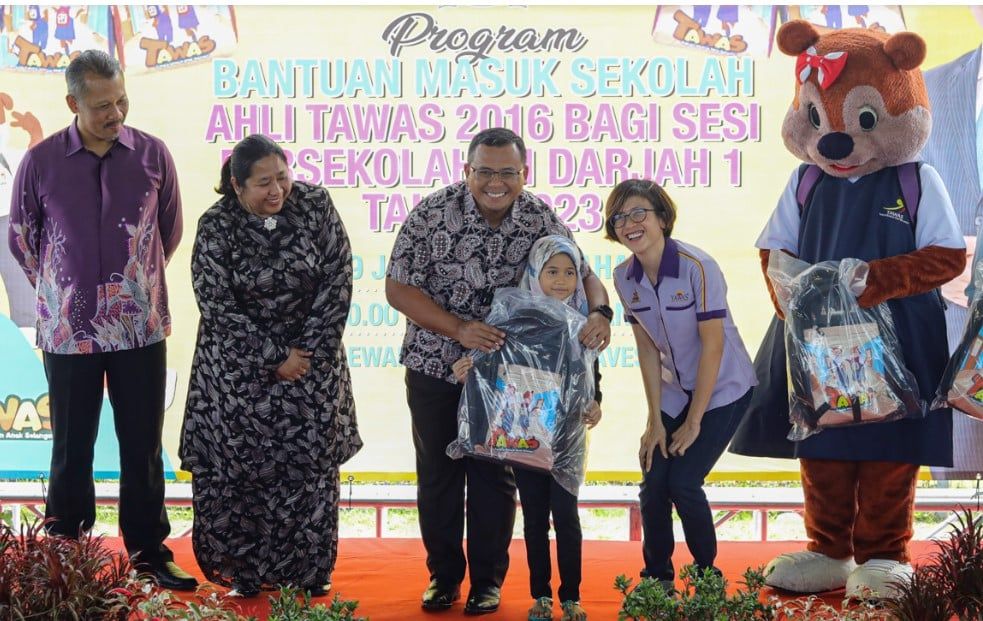 雪州新生儿基金今年 送3万6326小会员开学用品