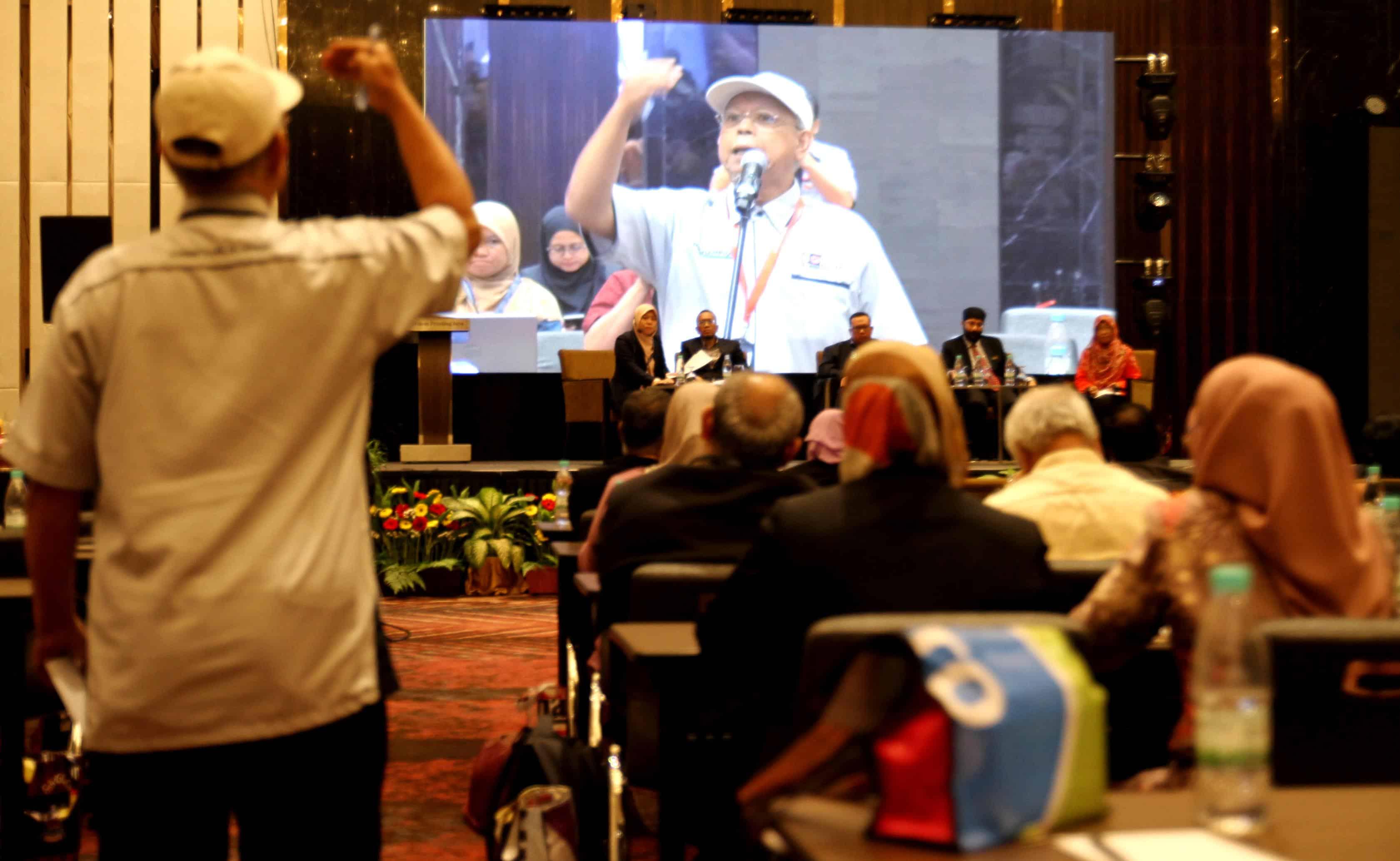 90 sukarelawan MBPJ gotong-royong hapus tempat biak aedes