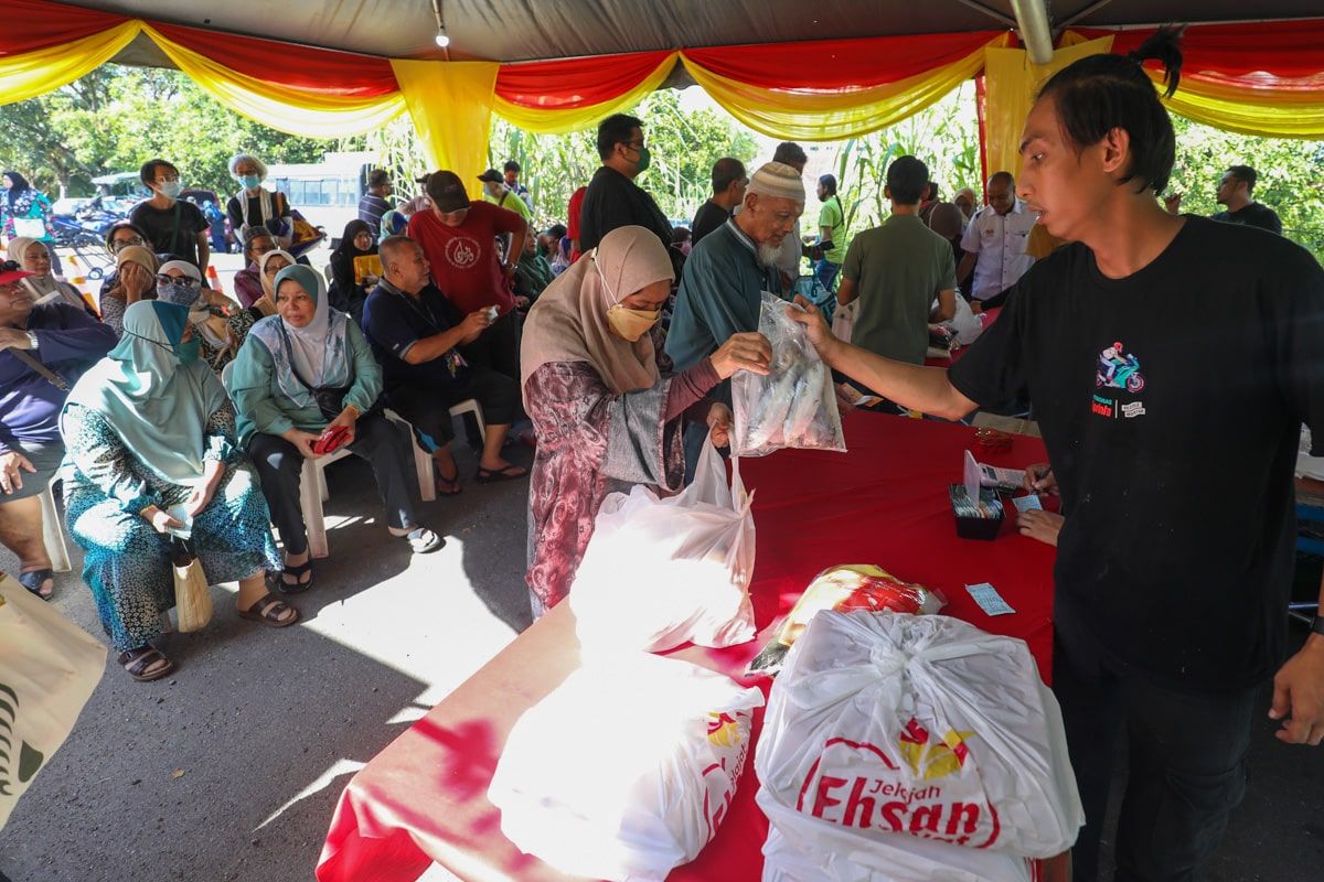 Jualan murah popular di luar bandar, bantu B40 beli keperluan