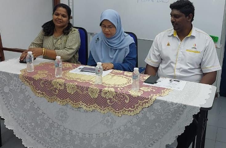 பயிற்சியுடன் 10 தையல் இயந்திரம் இந்தியர்களுக்கு இலவசம்.