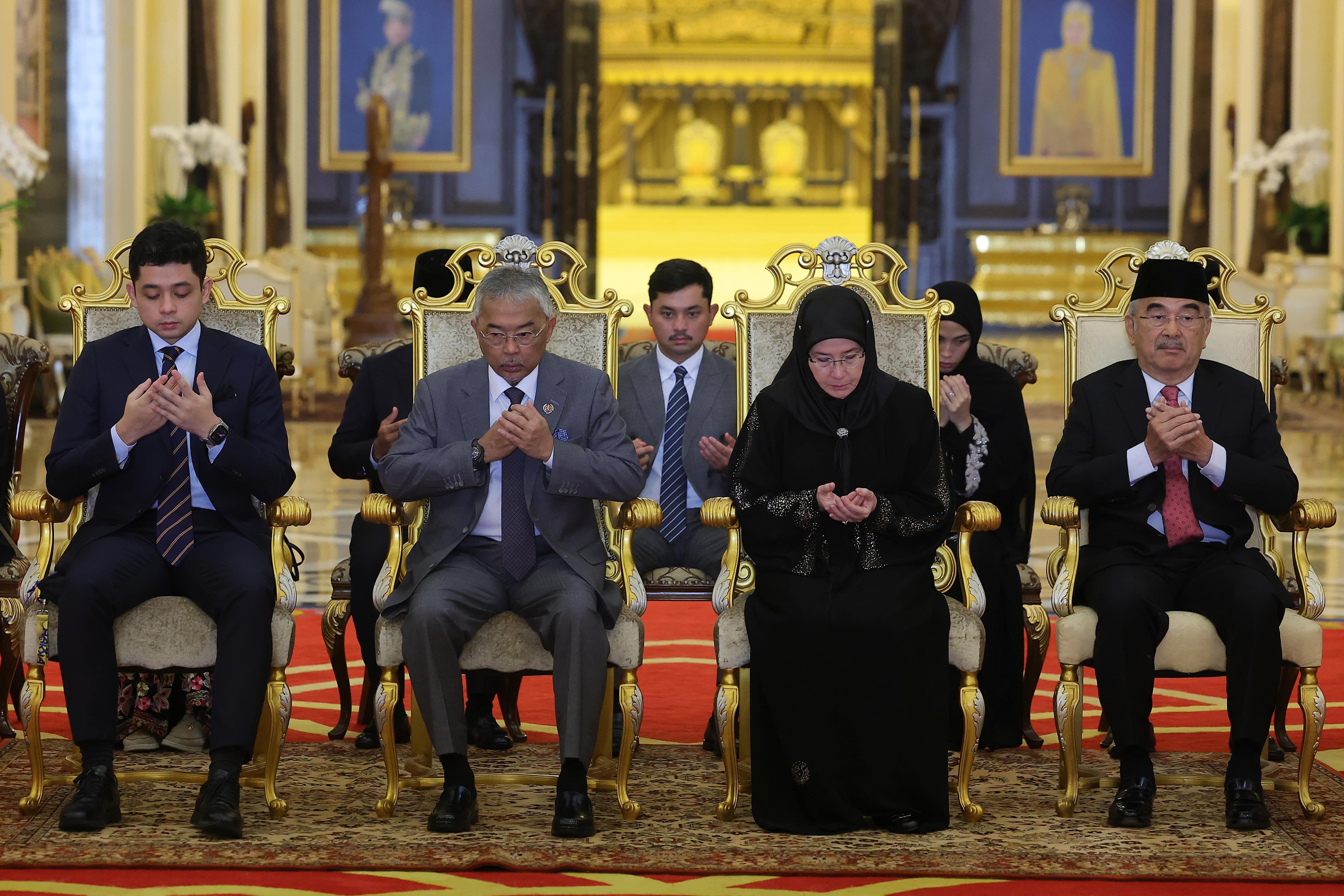 Agong, Raja Permaisuri berangkat tunai haji