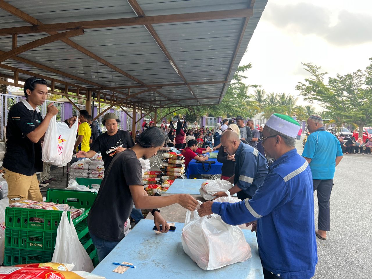 300 penduduk DUN Ijok serbu jualan murah, 500 ayam habis kurang dua jam