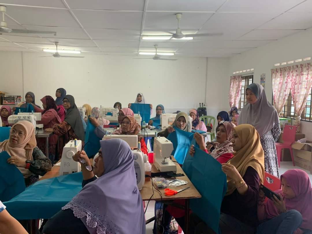 30 sertai program jahit beg guna kain rentang kitar semula