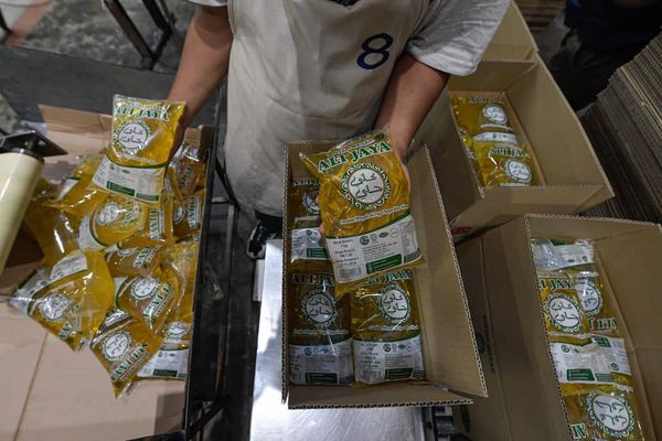 மக்களின் நிதிச்சுமை கருதி பாக்கெட் சமையல் எண்ணெய் விலையை அரசு தொடர்ந்து நிலை நிறுத்தும்