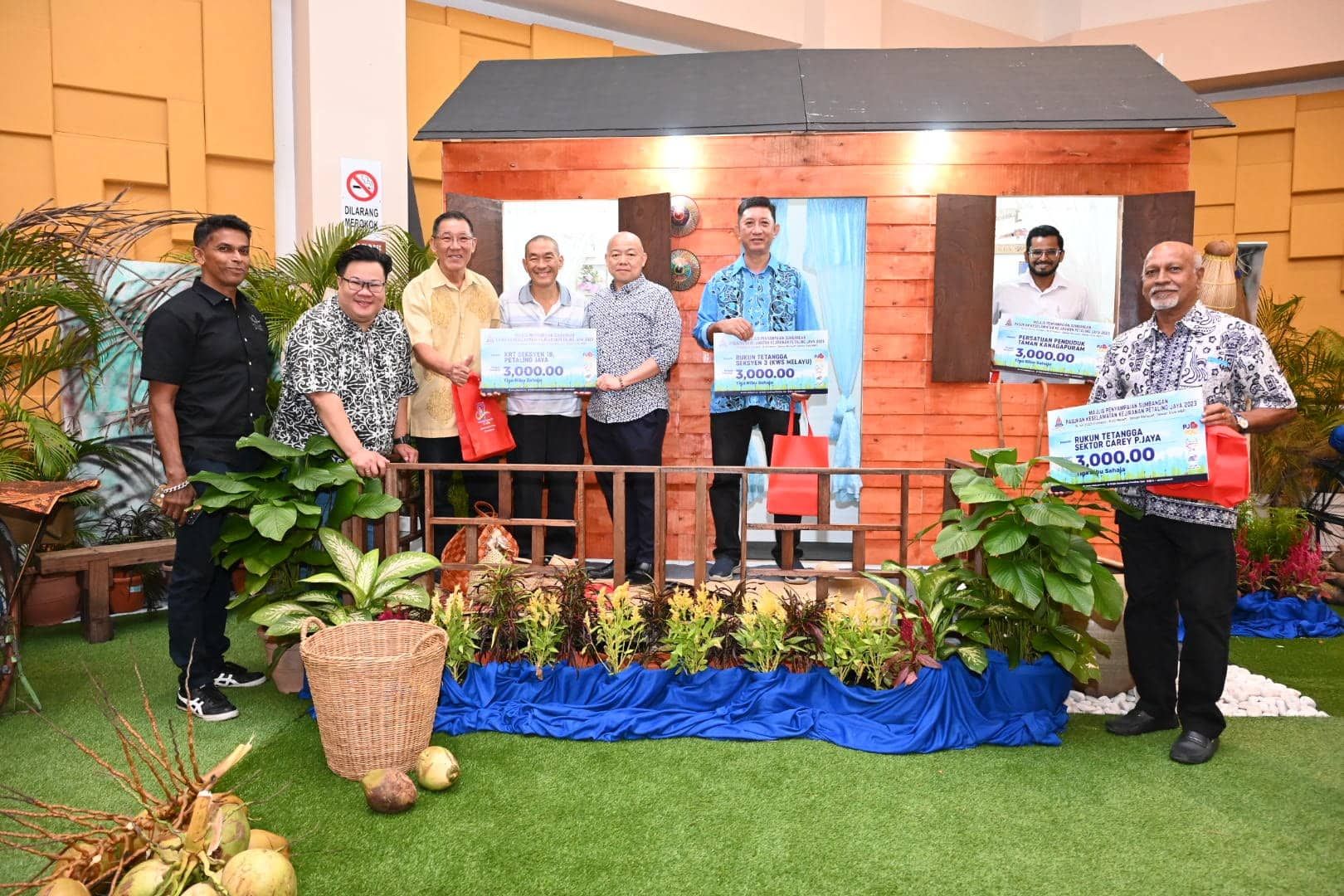 灵市厅睦邻补贴拨6万  助132民间单位防范罪案