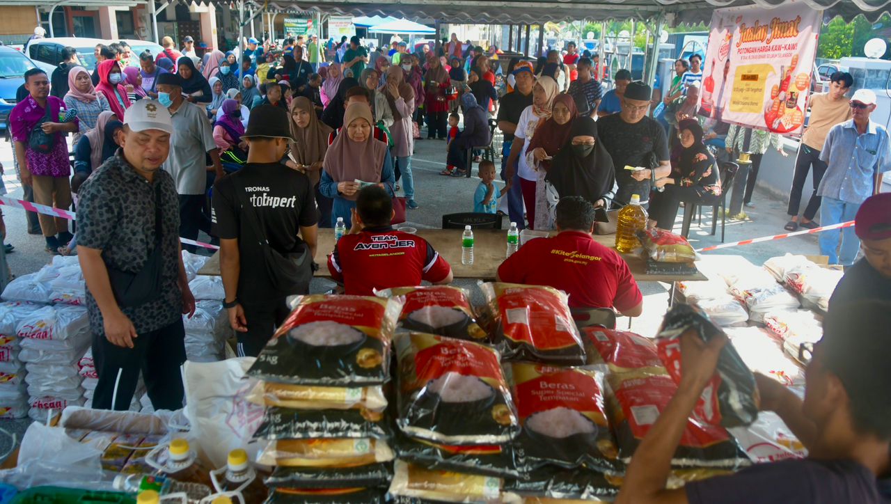 Jualan murah di Saujana Utama meriah, penduduk mahu kuantiti barangan ditambah