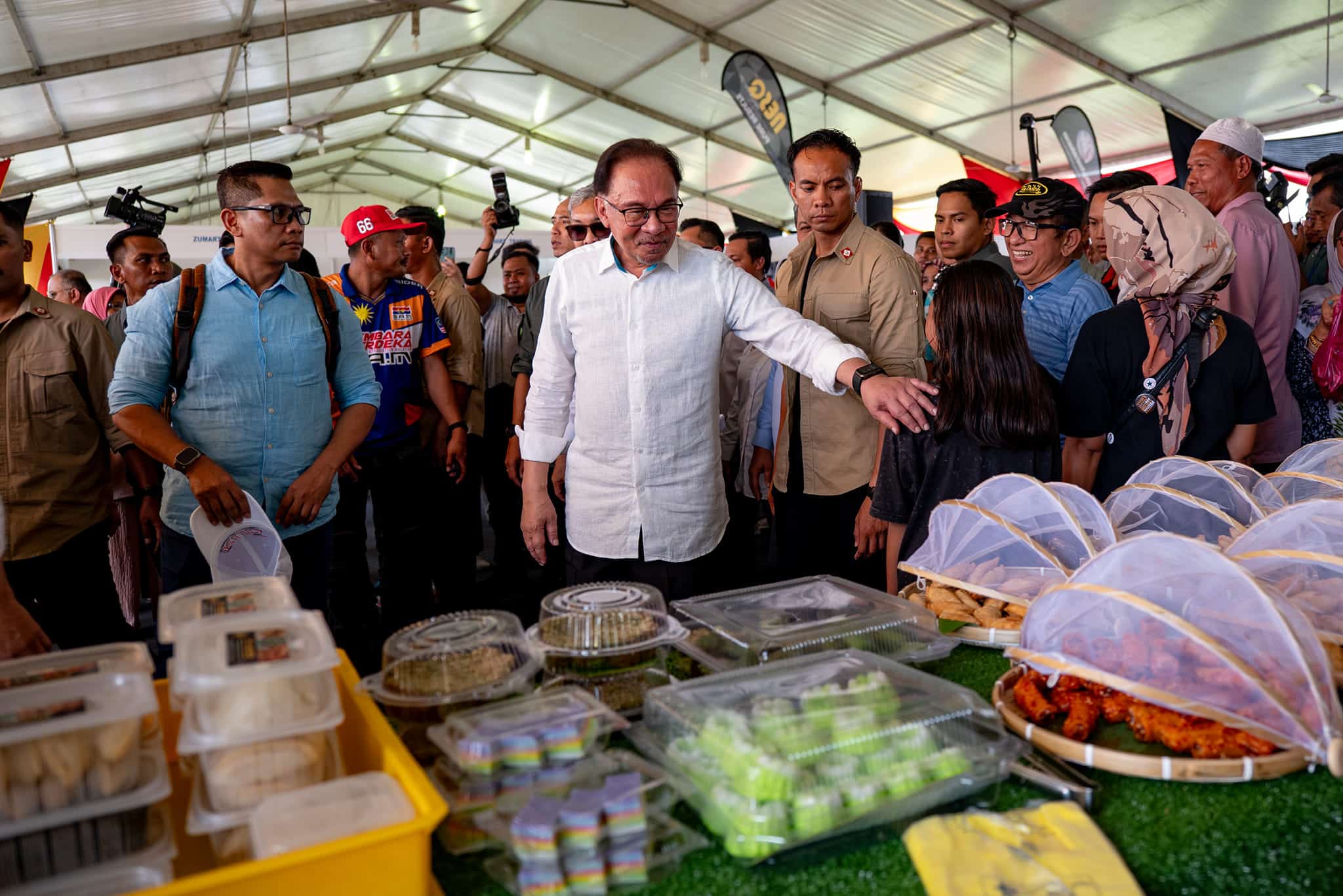 PM Anwar calls on banks to continue to help individuals, SMEs