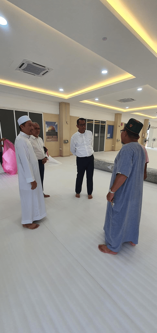 Masjid Al Islamiah Kampung Lindungan terima sumbangan permaidani