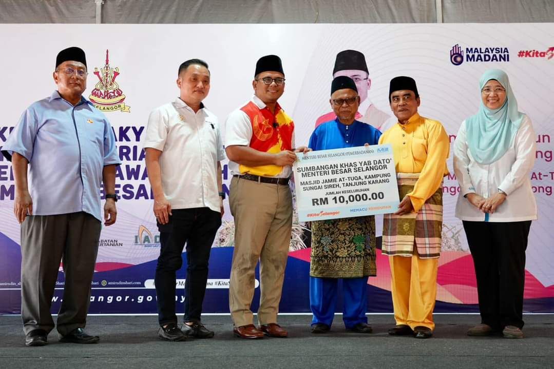 MB hulur sumbangan khas RM10,000 kepada Masjid Jame' At-Tuqo