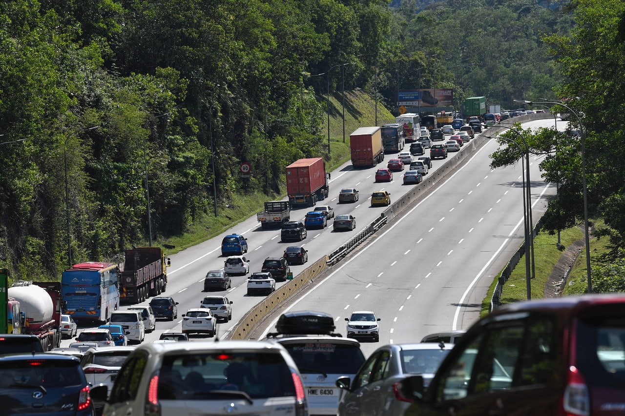 Aidiladha: Slow-moving traffic along major highways