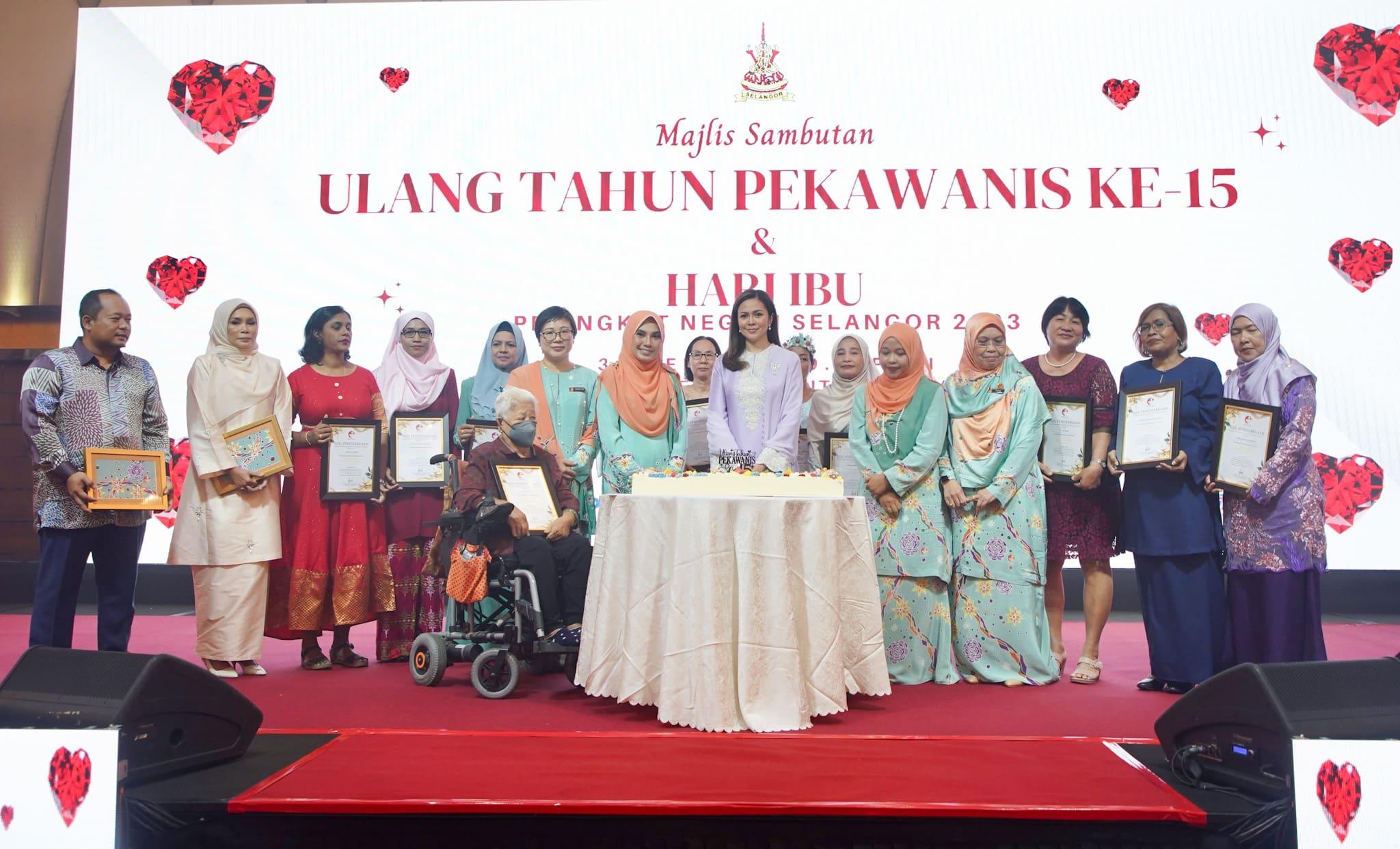 Meski tidak pernah lahir zuriat, suri rumah bangga diiktiraf Ibu Mithali