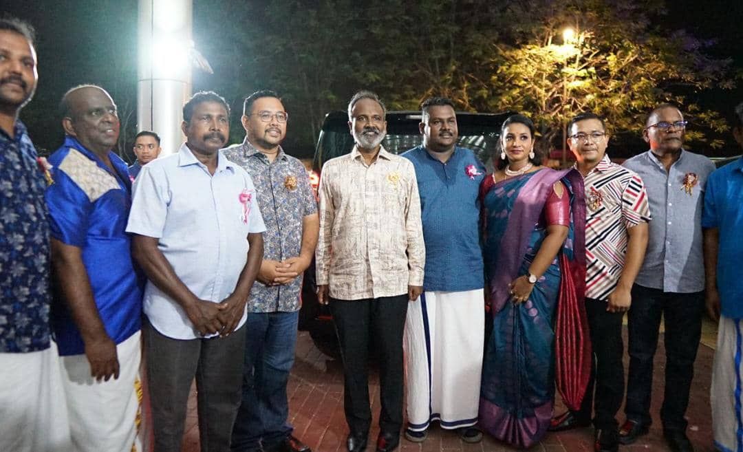 நைகல் கார்டன் - புக்கிட் தாகார் தோட்ட மாணவர்களுக்கு  பள்ளி  வேன்  வாங்க அமைச்சர் சிவகுமார் வெ.50,000  மானியம்