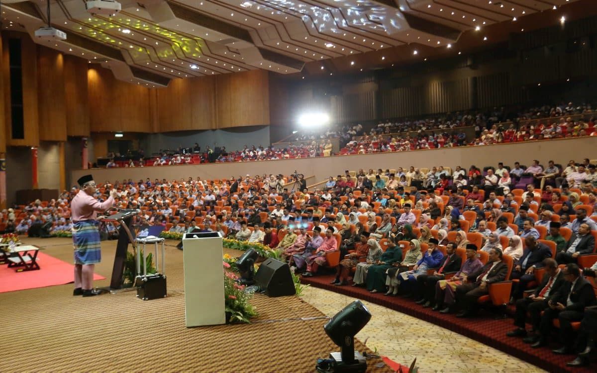 公仆12月起调薪：大马公务文员职工总会奉劝勿随意贷款