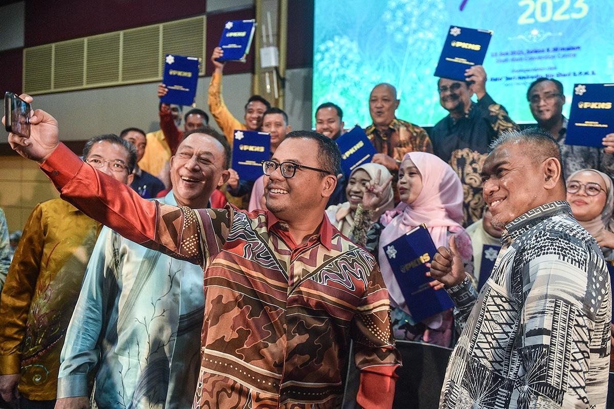 PKNS kenang jasa kakitangan, 146 terima anugerah kecemerlangan