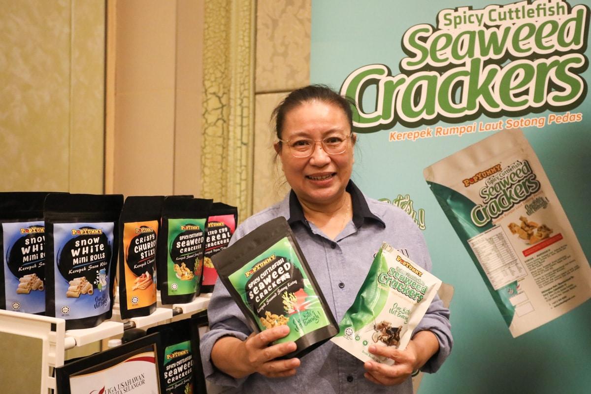 Hasilkan snek sihat untuk anak kini jadi sumber rezeki wanita mualaf