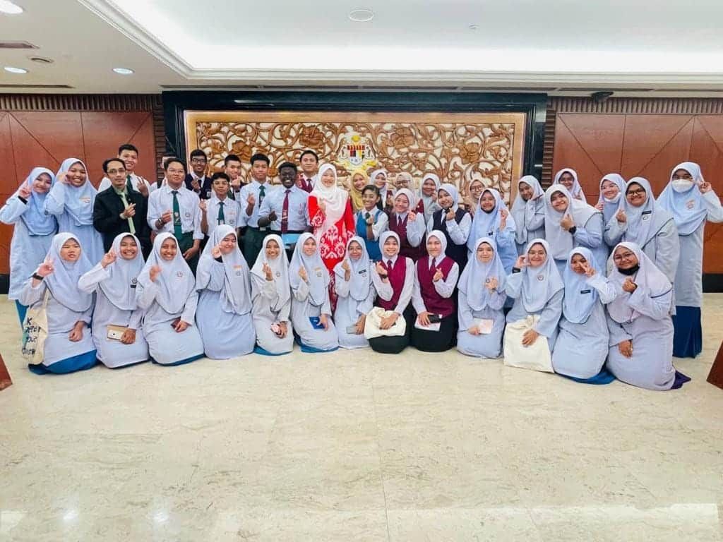 教育部重新检讨入学条件 拟让非公民儿童受教育