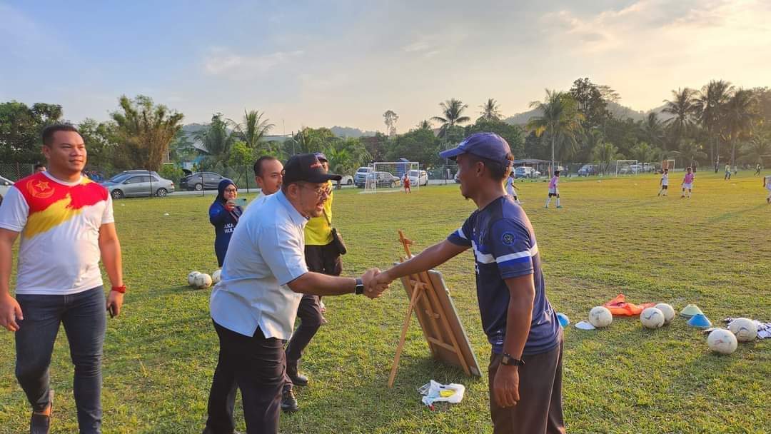 Dana RM3,000 bantu tampung kos pengurusan Akademi Bola Sepak Hulu Selangor