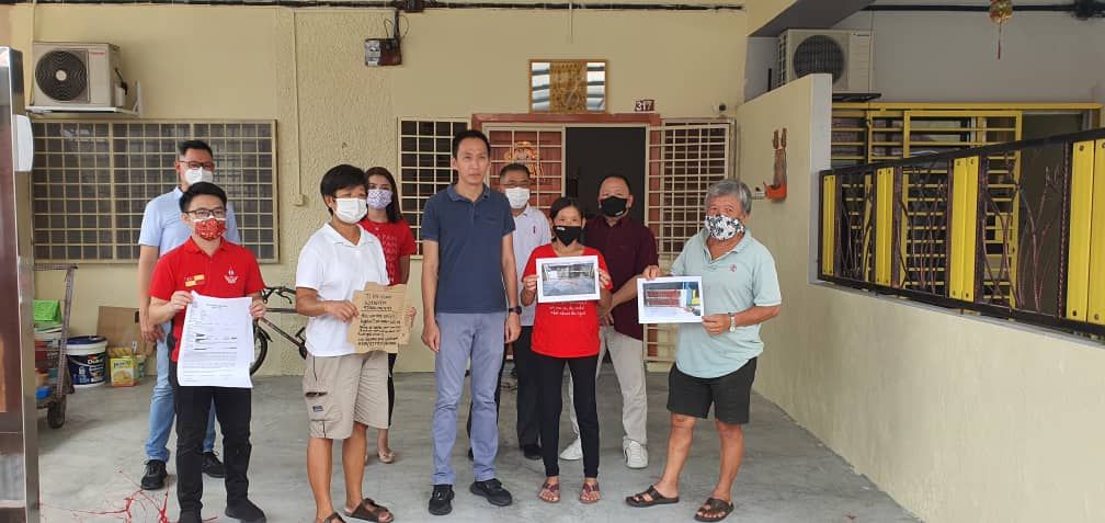 （视频）男子清债后仍被要挟缴付1万新币  连累亲友住家两度遭泼漆追债