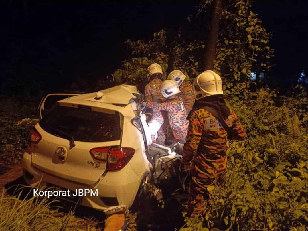 男子越道超车与油槽车相撞 和稚儿双双断魂遗下妻子