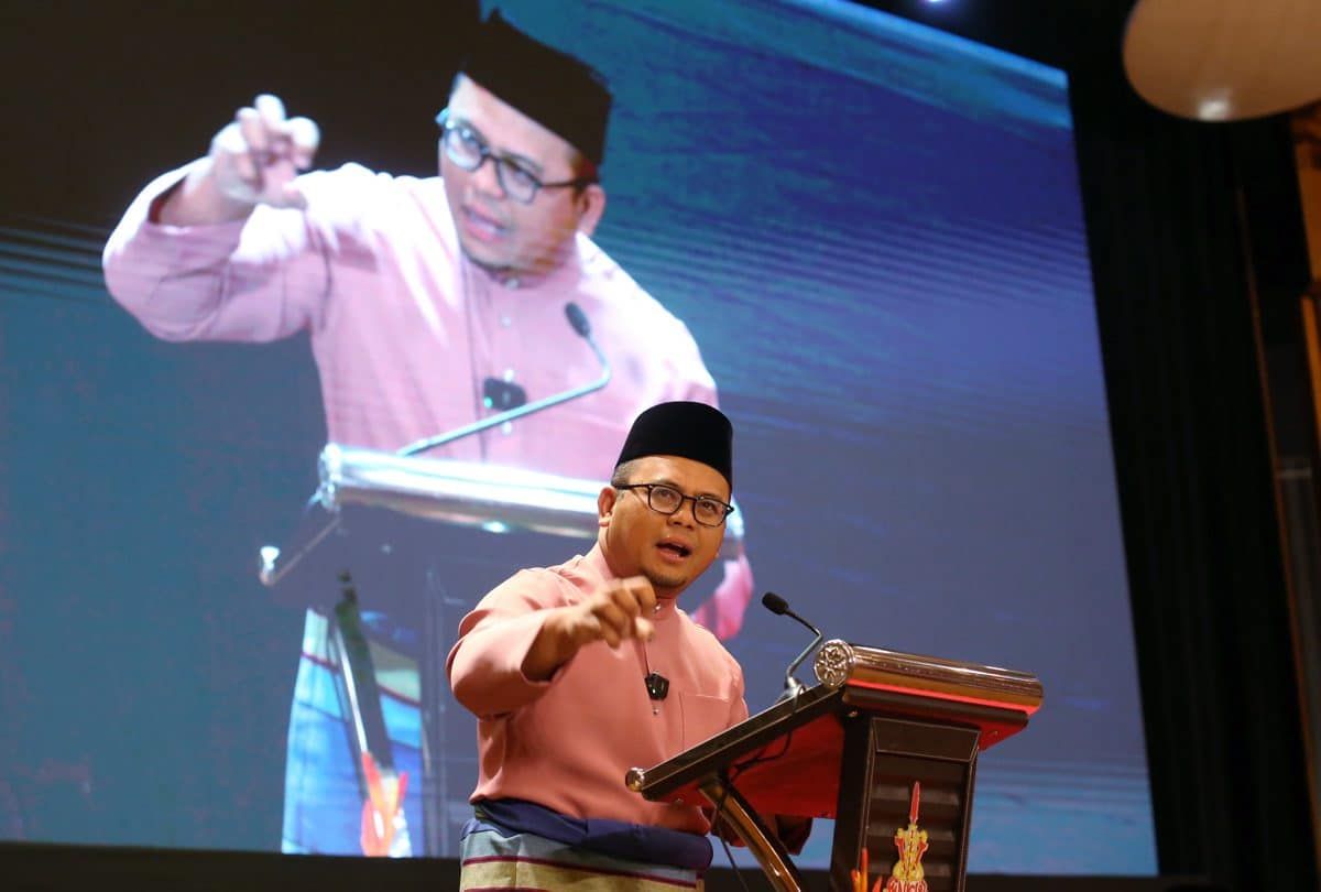 雪大臣勉励公务员 坚守原则.做对的事.纠正错误