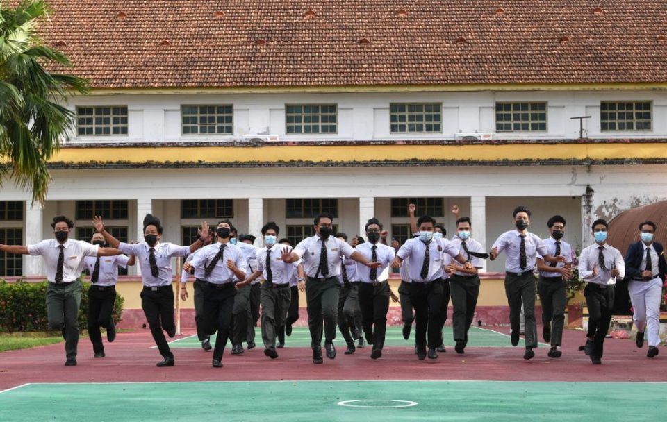 学校沿用原有抗疫指南  黄家和：鼓励师生戴口罩