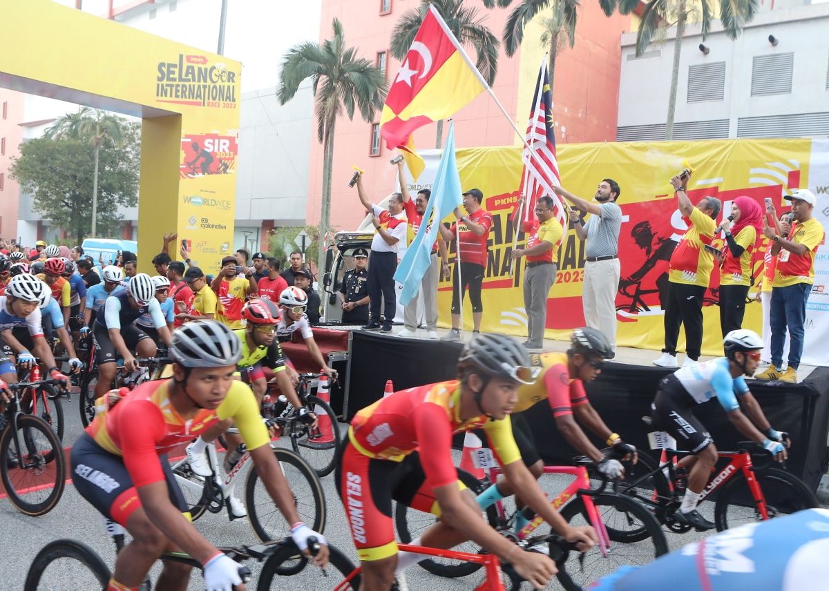 Tengku Amir Shah cemar duli lepaskan peserta lumba basikal antarabangsa Selangor