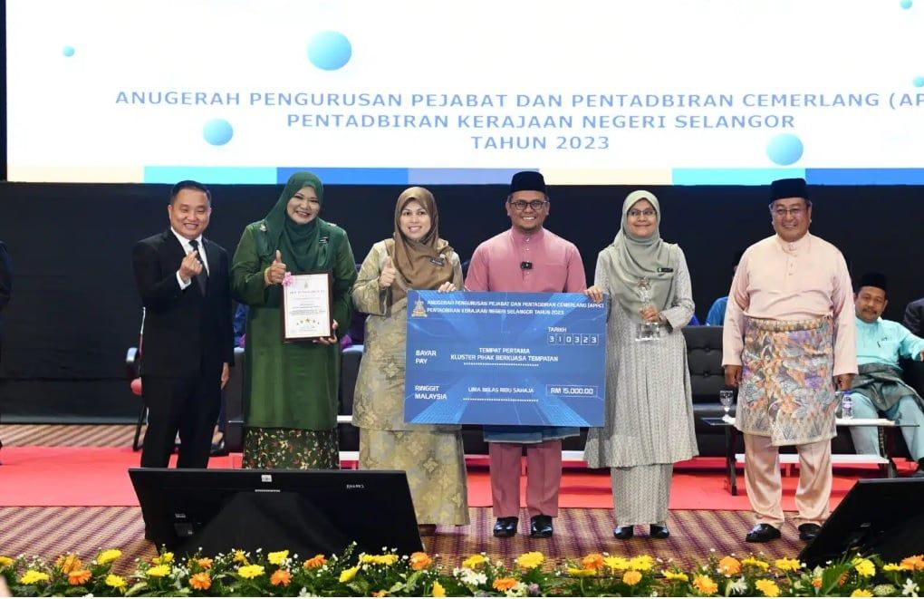 安邦市会夺行政卓越首奖  阿妮阿末：31周年最棒礼物