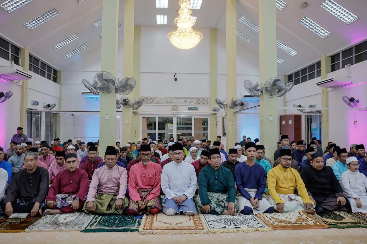 PM sertai takbir raya bersama penduduk di Kajang