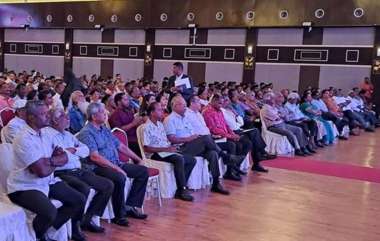 தொழில் கல்விக்கு முன்னுரிமை அளிப்பீர்- இந்திய சமூகத்திற்கு வேண்டுகோள்