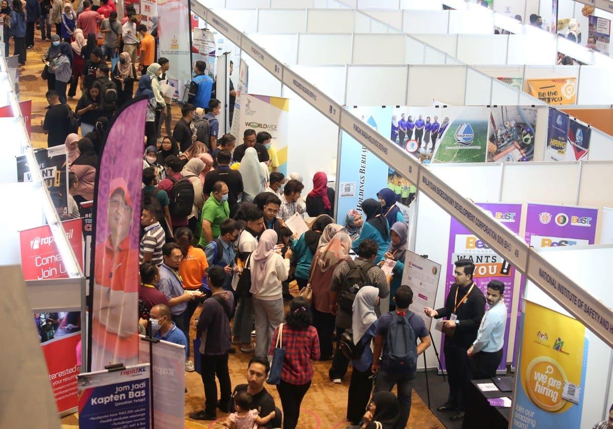 Pemuda tempuh perjalanan tiga jam buru peluang di karnival kerjaya