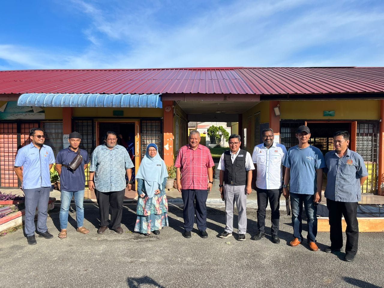 Keluarga terjejas ribut di Morib terima bantuan ihsan wang tunai, pek makanan